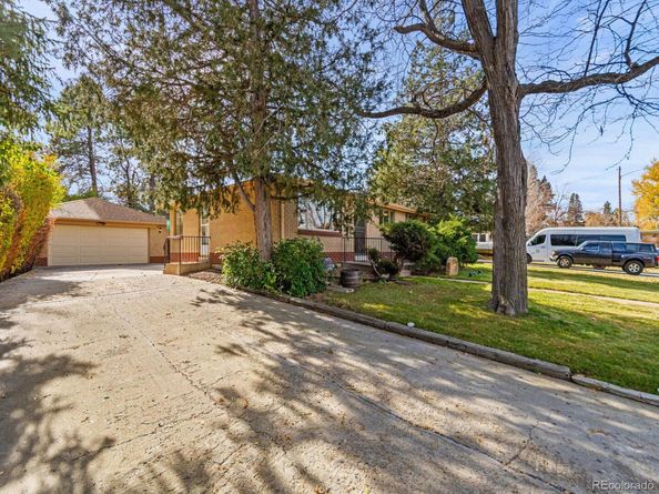 10560 W 23rd Place, Lakewood CO 80215