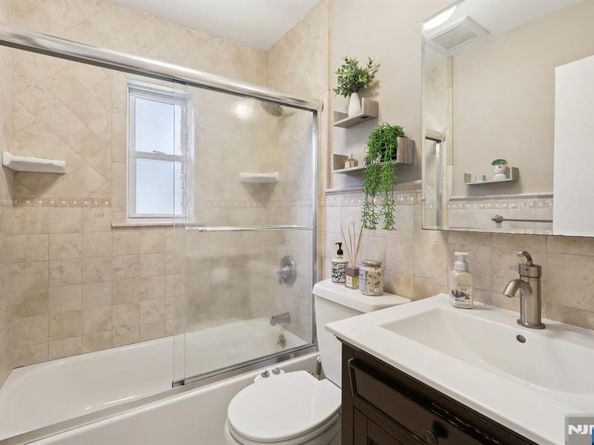 323 E Oakdene Avenue, Leonia NJ 07605