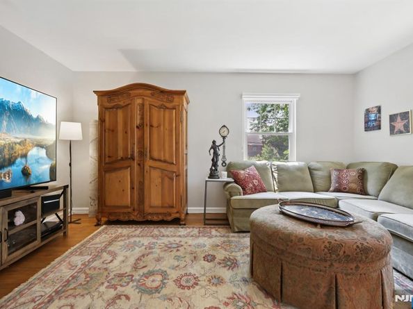 323 E Oakdene Avenue, Leonia NJ 07605