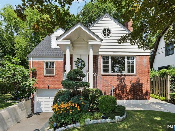 323 E Oakdene Avenue, Leonia NJ 07605