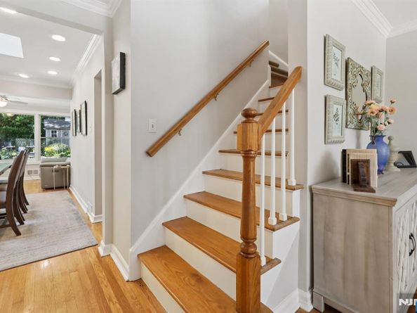 323 E Oakdene Avenue, Leonia NJ 07605