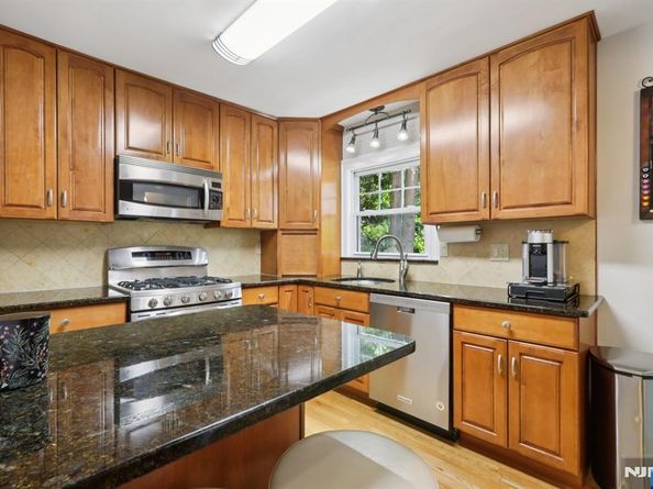 323 E Oakdene Avenue, Leonia NJ 07605