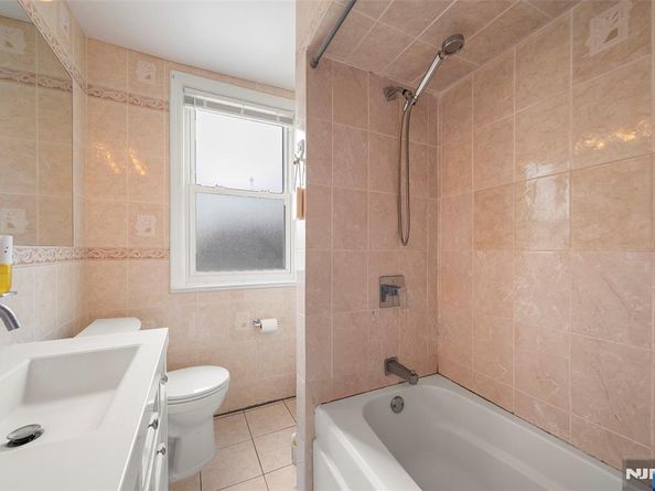 3 Drury Lane, Fort Lee NJ 07024