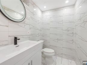 1080 River Road, Edgewater NJ 07020