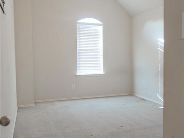 662  OAK CREEK Drive , Cedar Hill Texas 75104