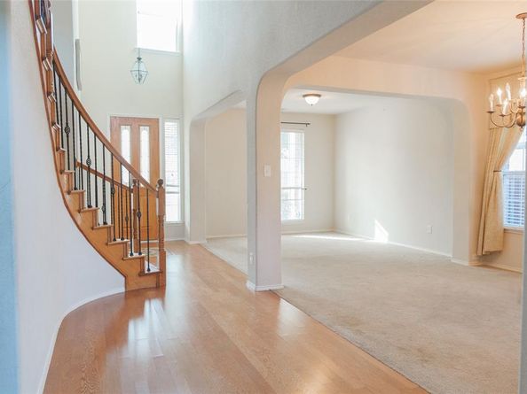662  OAK CREEK Drive , Cedar Hill Texas 75104