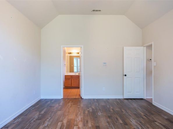 662  OAK CREEK Drive , Cedar Hill Texas 75104