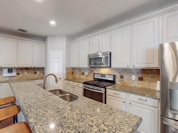 1225  Long Leaf Drive , Savannah Texas 76227