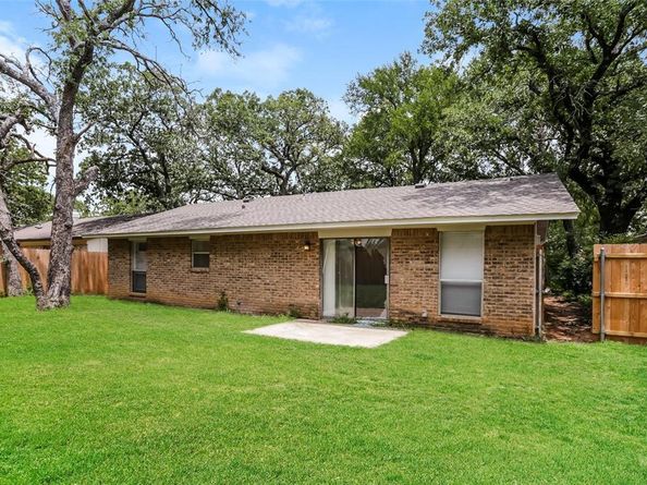 1209  Pin Oak Drive , Denton Texas 76209