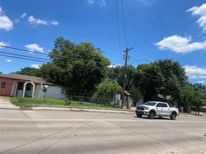 366 S St Augustine Drive , Dallas Texas 75217