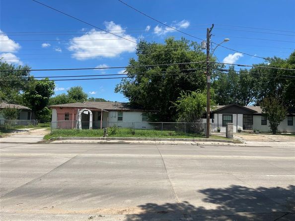 366 S St Augustine Drive , Dallas Texas 75217