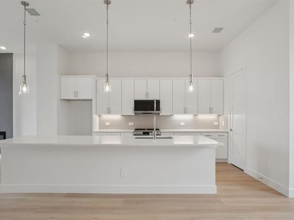 13351  Goodland Street  204, Farmers Branch Texas 75234