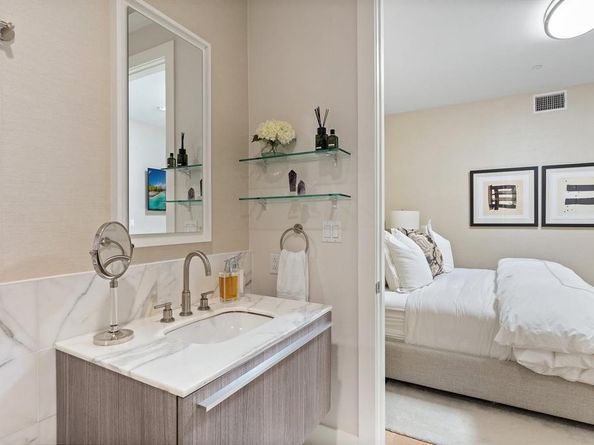 3130 N Harwood Street  804, Dallas Texas 75201