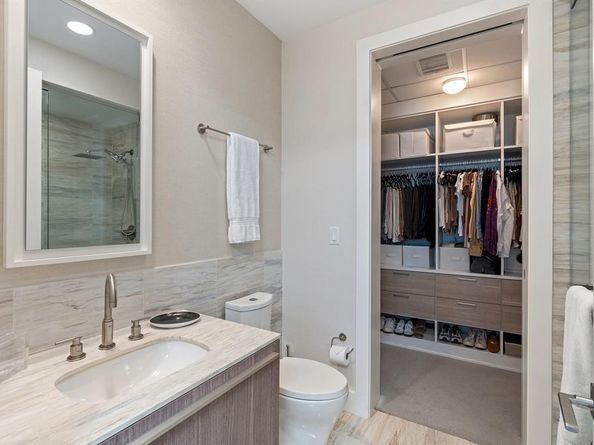 3130 N Harwood Street  804, Dallas Texas 75201