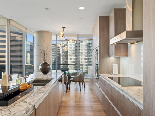 3130 N Harwood Street  804, Dallas Texas 75201