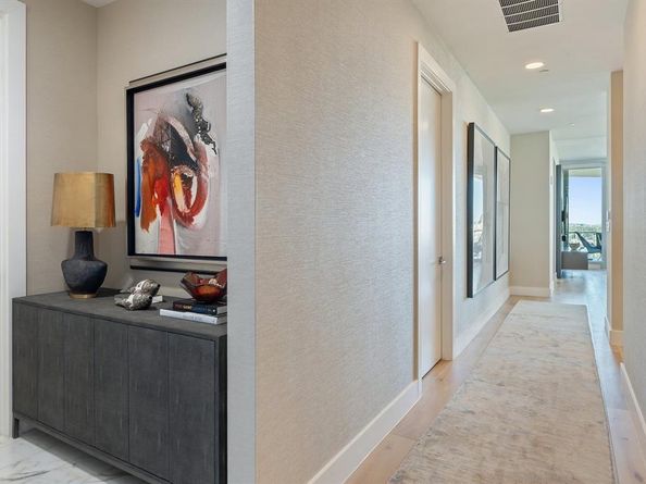 3130 N Harwood Street  804, Dallas Texas 75201