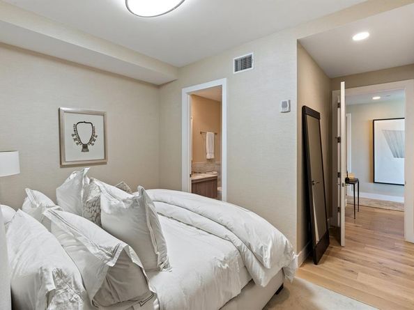 3130 N Harwood Street  804, Dallas Texas 75201