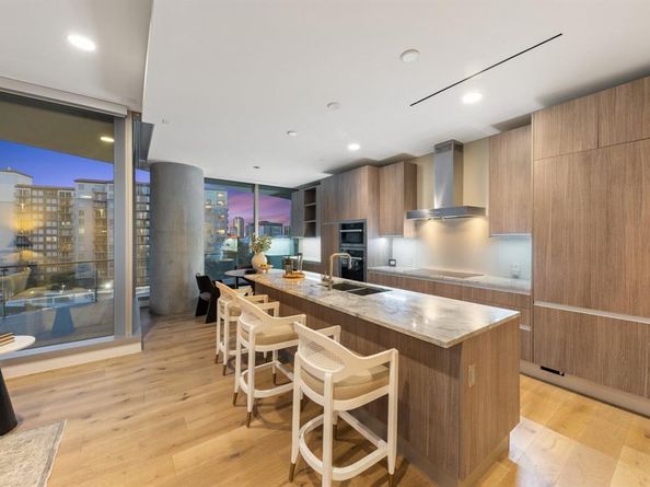 3130 N Harwood Street  804, Dallas Texas 75201