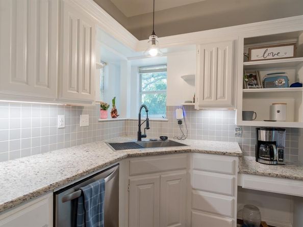 2416  Hedgeapple Drive , Arlington Texas 76001