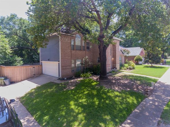 2416  Hedgeapple Drive , Arlington Texas 76001