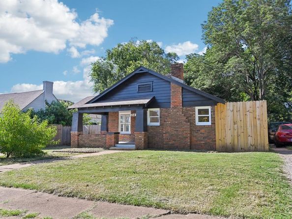 2414  Emmett Street , Dallas Texas 75211