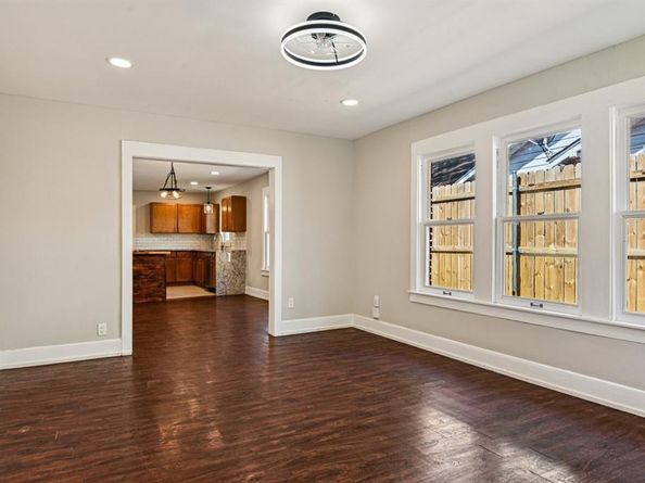 2414  Emmett Street , Dallas Texas 75211