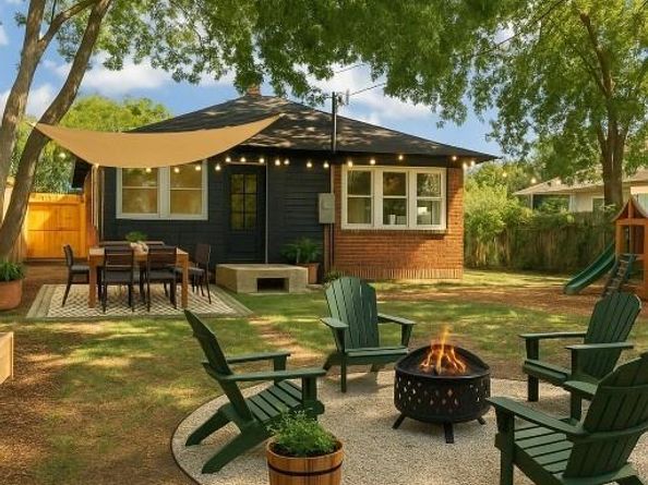 2414  Emmett Street , Dallas Texas 75211