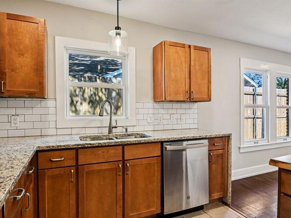 2414  Emmett Street , Dallas Texas 75211