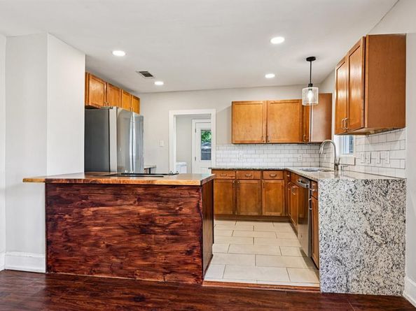 2414  Emmett Street , Dallas Texas 75211