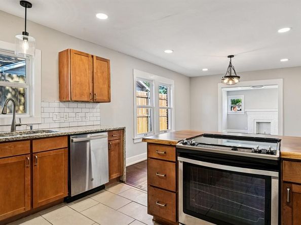 2414  Emmett Street , Dallas Texas 75211