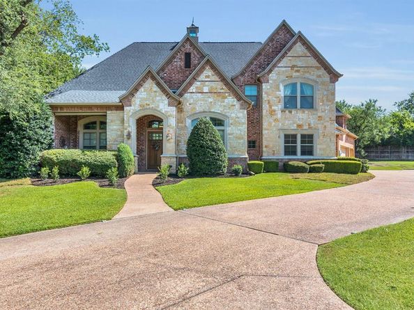 10500  Estancia Court , Fort Worth Texas 76108
