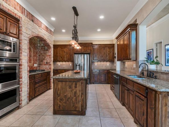 10500  Estancia Court , Fort Worth Texas 76108