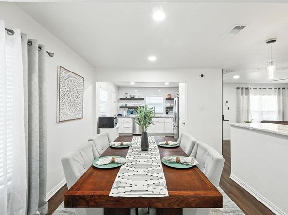5111  Stoneleigh Avenue , Dallas Texas 75235