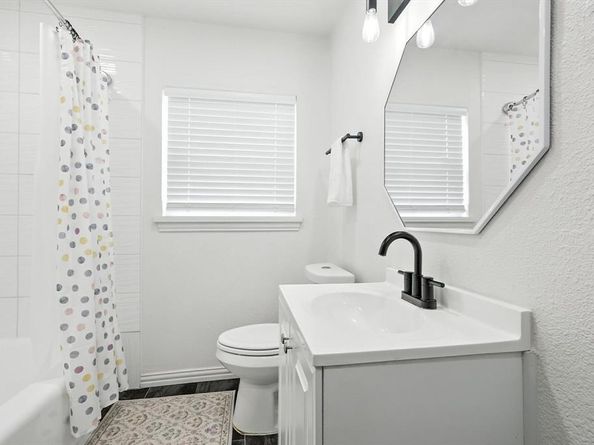 5111  Stoneleigh Avenue , Dallas Texas 75235