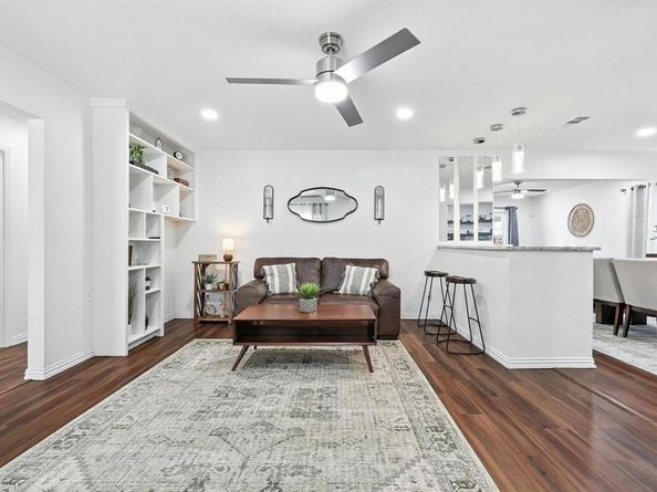 5111  Stoneleigh Avenue , Dallas Texas 75235