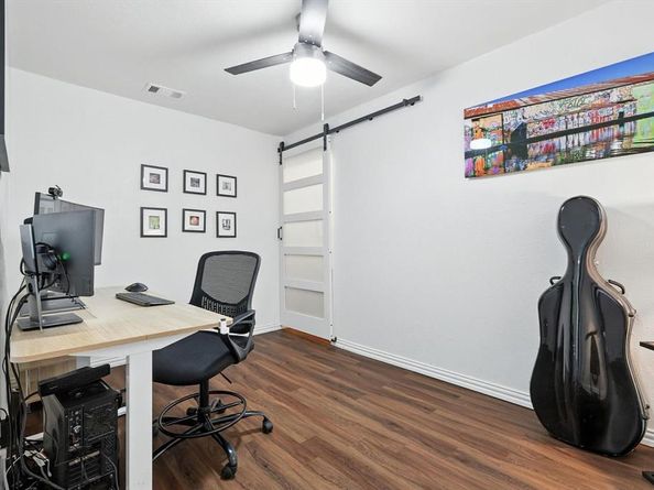5111  Stoneleigh Avenue , Dallas Texas 75235