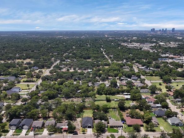 1700 S Hughes Street , Fort Worth Texas 76105