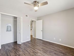 2505  Wedglea Drive  209, Dallas Texas 75211