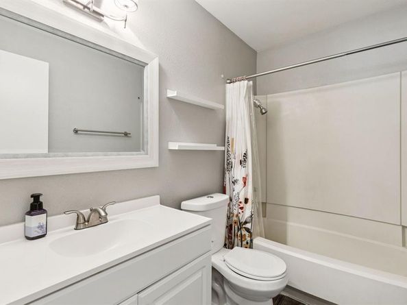 2505  Wedglea Drive  209, Dallas Texas 75211