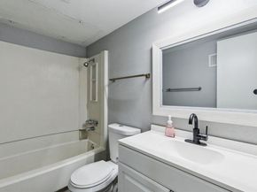 2505  Wedglea Drive  209, Dallas Texas 75211