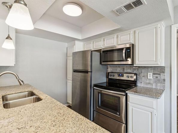 2505  Wedglea Drive  209, Dallas Texas 75211