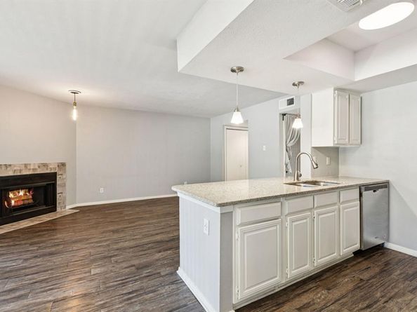 2505  Wedglea Drive  209, Dallas Texas 75211