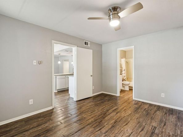2505  Wedglea Drive  209, Dallas Texas 75211