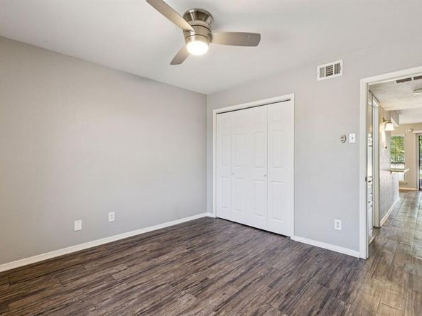 2505  Wedglea Drive  209, Dallas Texas 75211