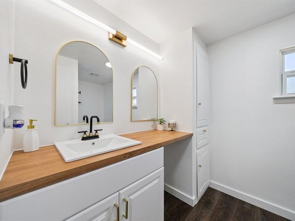 3425  Manordale Court , Forest Hill Texas 76140