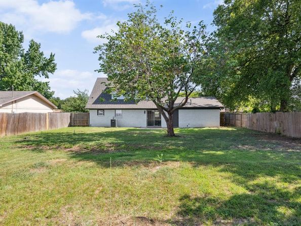 3425  Manordale Court , Forest Hill Texas 76140