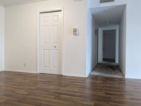 1401  Forest Edge Drive  21, Arlington Texas 76013