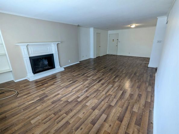 1401  Forest Edge Drive  21, Arlington Texas 76013