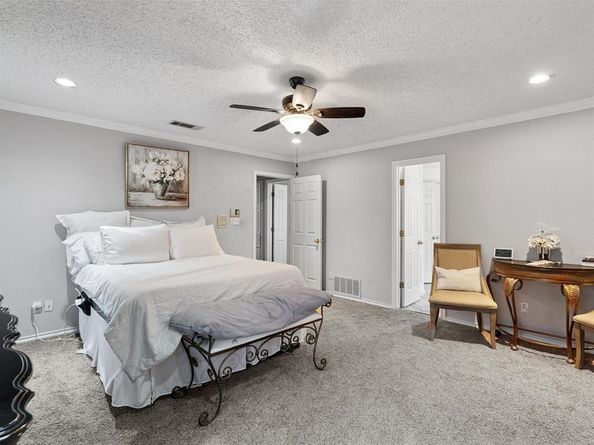 10186  Meadowcrest Drive , Benbrook Texas 76126
