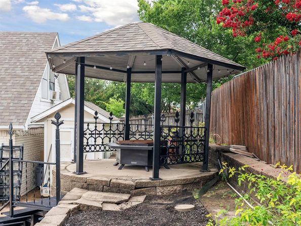 10186  Meadowcrest Drive , Benbrook Texas 76126